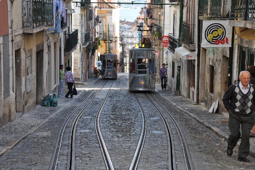 <i><b>407-Lisboa-Bairro Alto</b></i>